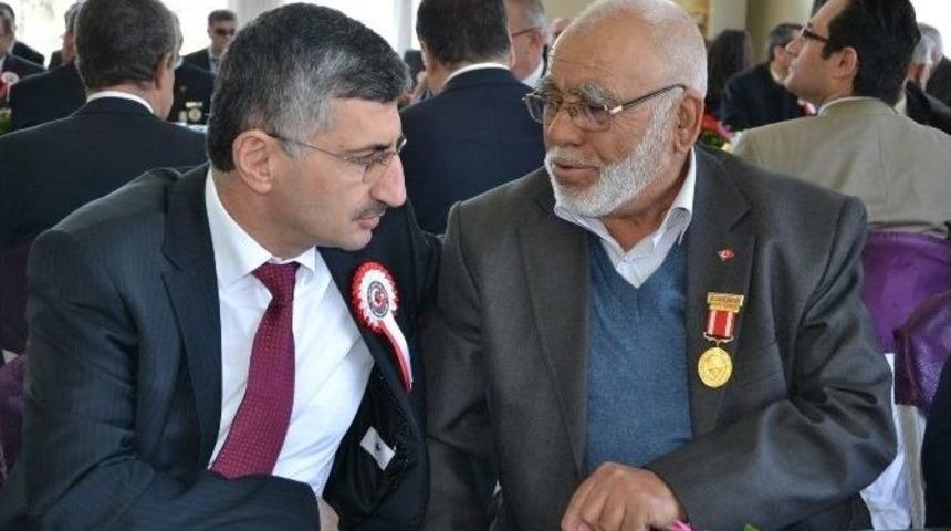 Manisa Protokol&uuml; Şehit Yakınları Ve Gaziler İle &Ouml;ğle Yemeğinde Biraraya Geldi