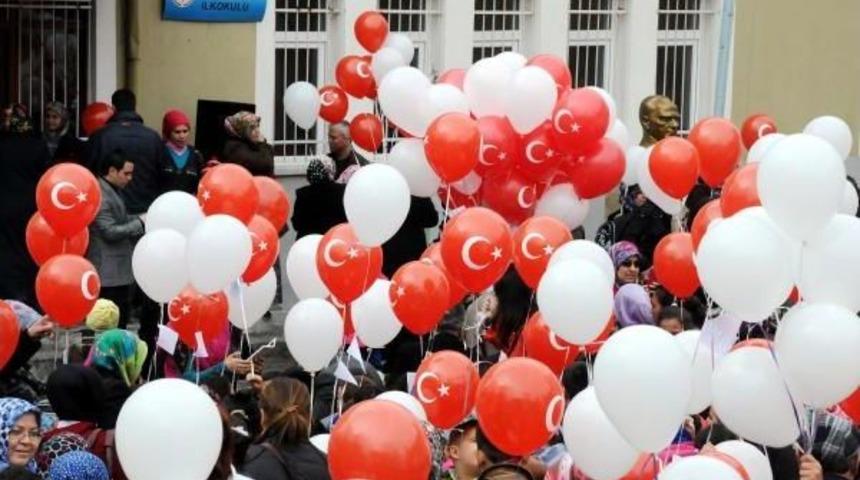 Şehitlere Şiir Yazıp Balonla G&ouml;ky&uuml;z&uuml;ne Bıraktılar