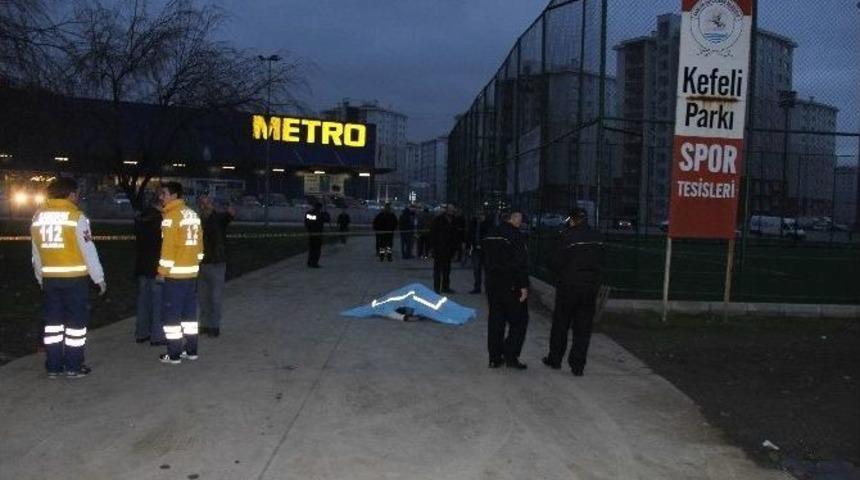 Parkta &Ouml;l&uuml; Bulundu