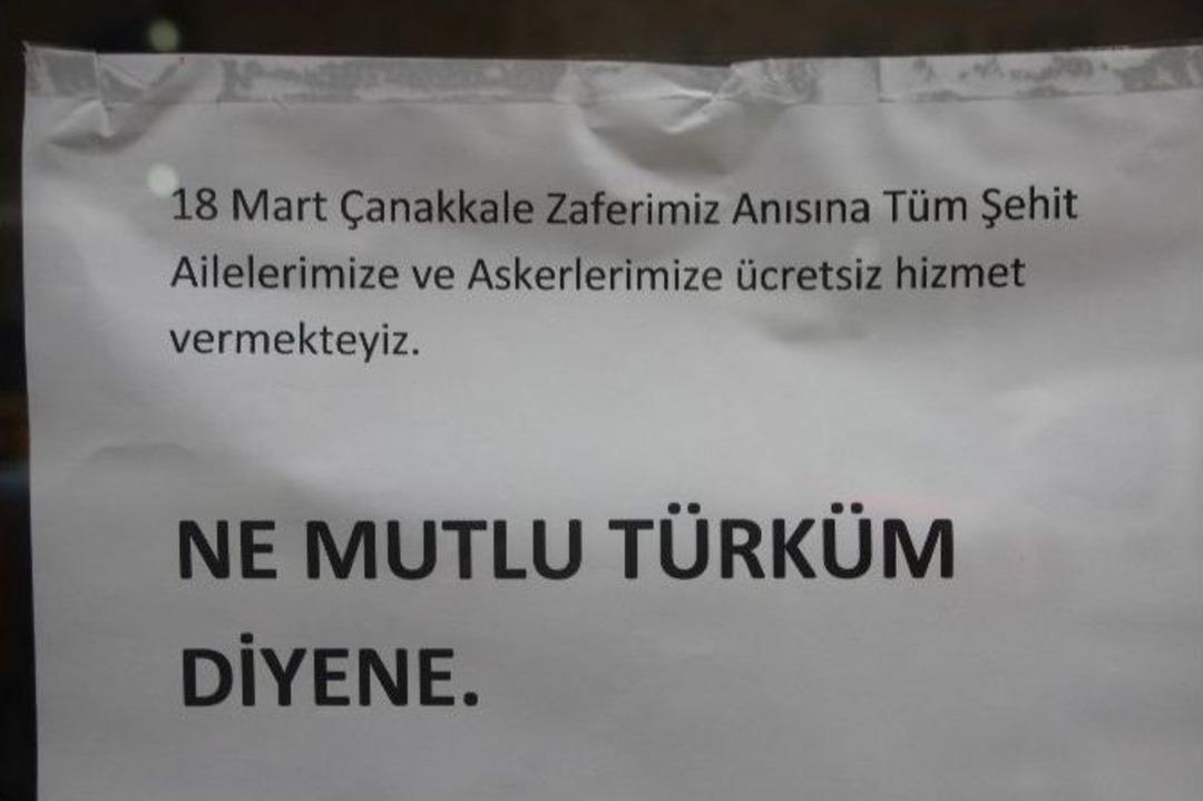 Şehit Ailelerini Ve Askerleri &Uuml;cretsiz Tıraş Etti