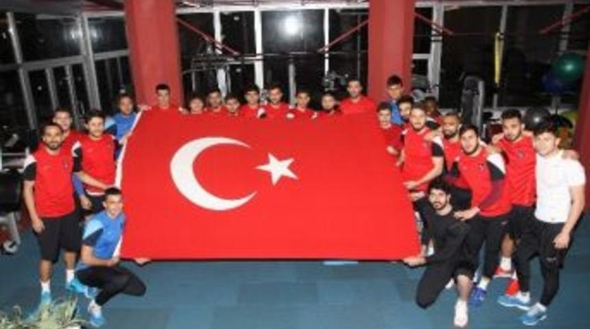 Trabzonspor &Ccedil;anakkale Şehitlerini Andı