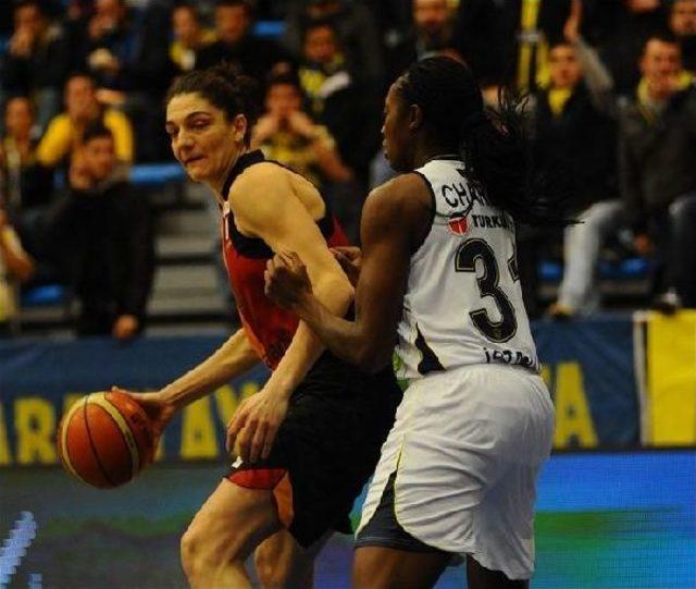 Fenerbahçe: 54 - Galatasaray Odeabank: 72