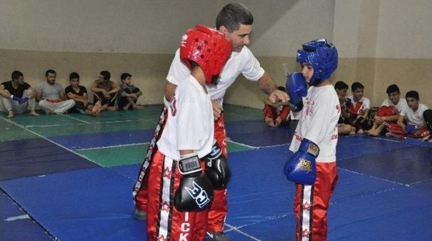 G&uuml;nd&uuml;z Sıvacı, Akşam Antren&ouml;r