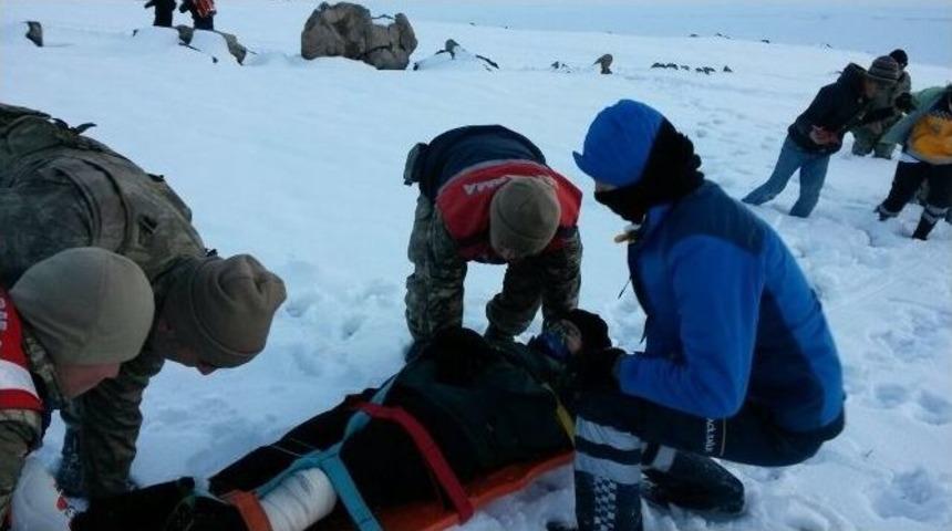 Ayağını Kıran B&uuml;y&uuml;kel&ccedil;ilik G&ouml;revlisi Van&rsquo;a Sevk Edildi