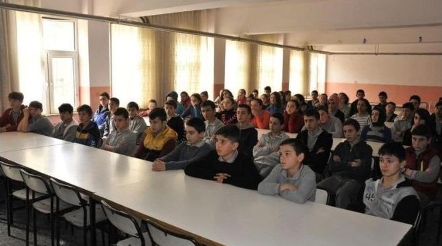 Giresun &Uuml;niversite &Ouml;ğretim Fak&uuml;ltesi G&ouml;revlileri, 300 &Ouml;ğrenciyi Sağlık Taramasından Ge&ccedil;irdi