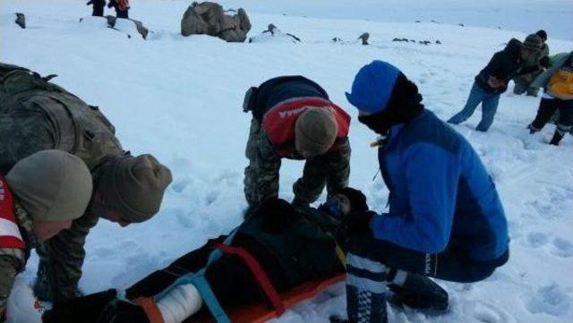 Avusturyalı Müsteşar Kayak Yaparken Ayağını Kırdı