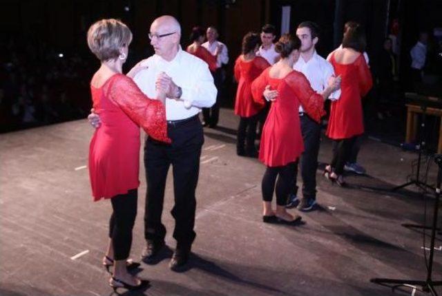 Kocaeli Üniversitesi'nde Felçli Ve Serabral Palsi Hastalarına Müzikli Danslı Tedavi