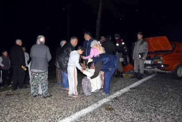 Kamyonet Ile Otomobil Kafa Kafaya Çarpıştı: 1 Ölü, 3 Yaralı