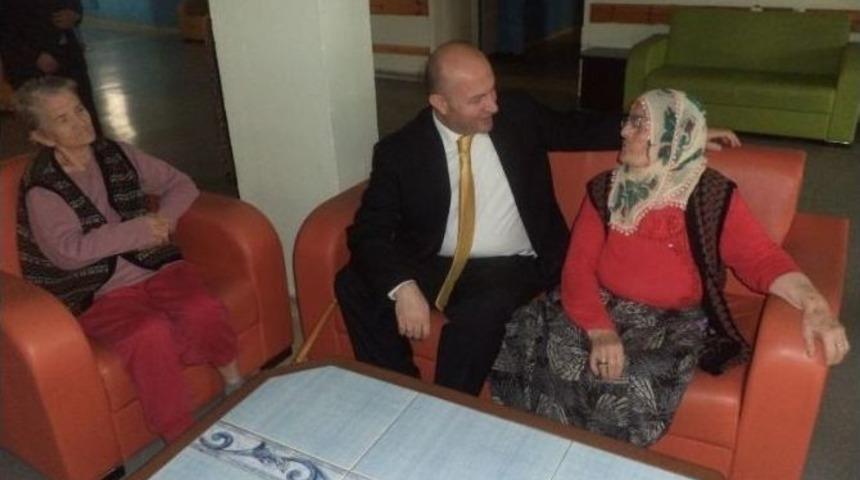 Kaymakam K&uuml;&ccedil;&uuml;k Huzurevini Ziyaret Etti