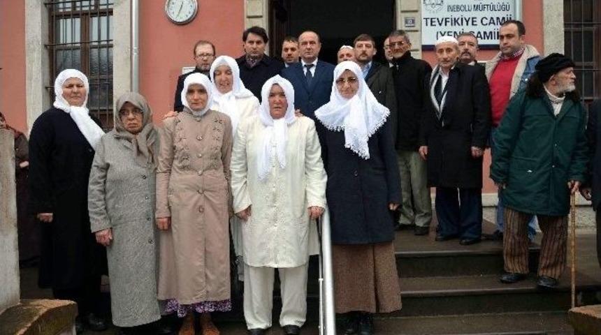 İnebolu Belediyesi 10 Kişiyi Umreye G&ouml;nderdi