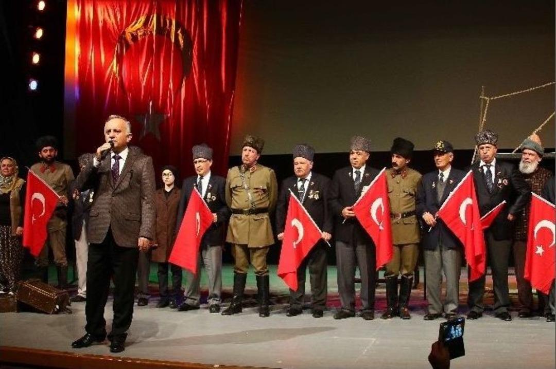 İzmir&rsquo;de Şu &Ccedil;ılgın T&uuml;rkler Seyirciyle Buluştu