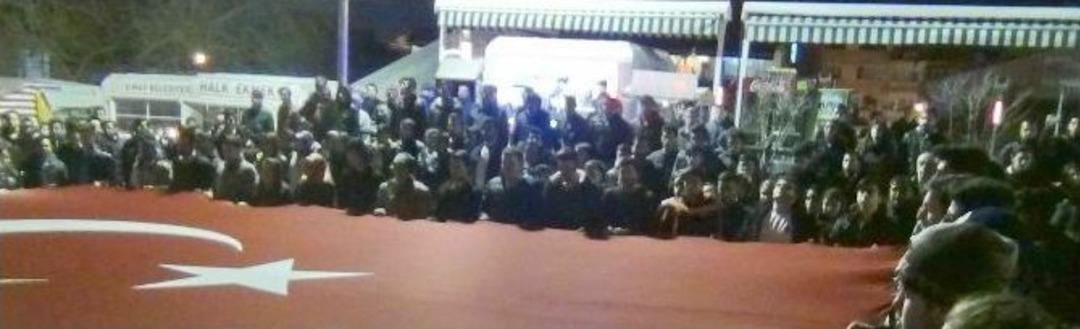 &Uuml;niversite &Ouml;ğrencilerinin &Ccedil;anakkale Kutlaması Simavlıları 100 Yıl &Ouml;ncesine G&ouml;t&uuml;rd&uuml;