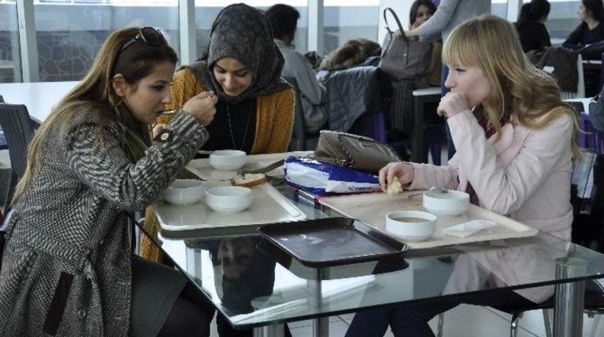 Esenyurt &Uuml;niversitesi &Ccedil;anakkale Şehitlerini Buğday &Ccedil;orbasıyla Andı