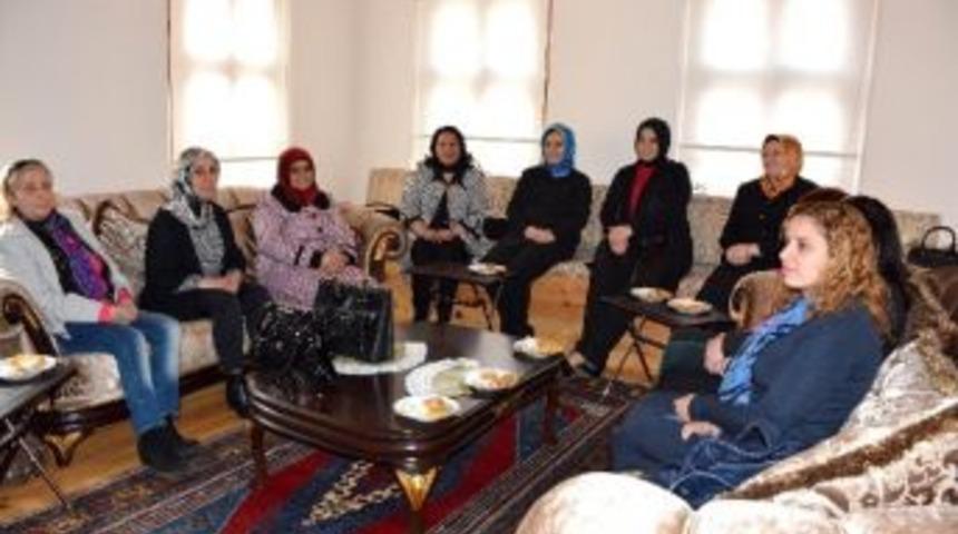 Kadın Platformu Heyeti, Hasibe Yazgı&rsquo;yı Ziyaret Etti