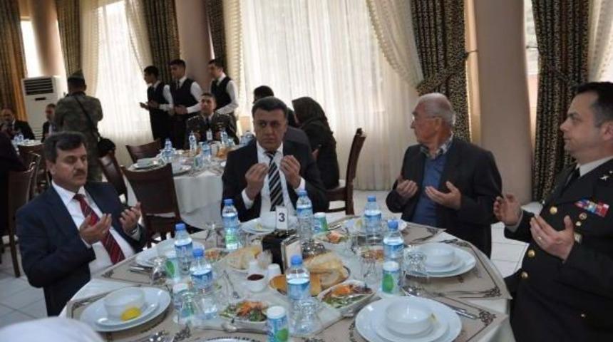 İslahiye'de Şehit Aileleri Ile Gazilere Yemek