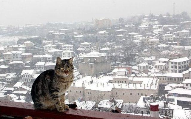 Karabüklüler Güne Beyaz Örtüyle Uyandı