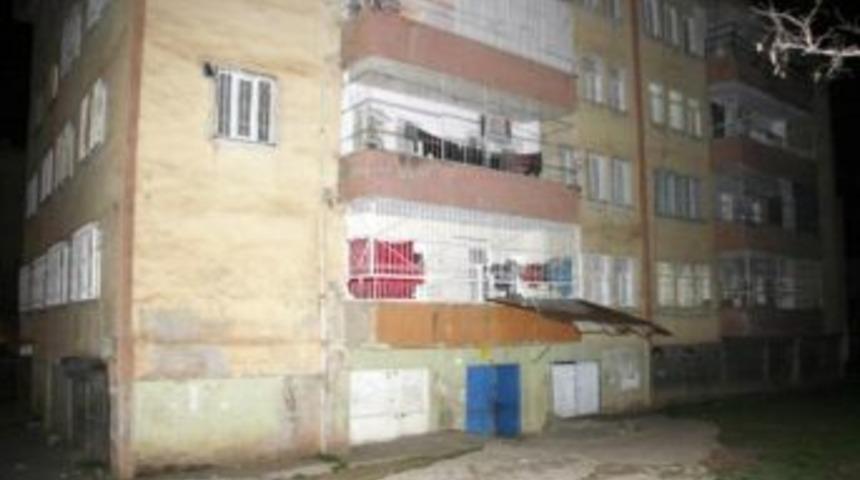 Annesine Kızan &Ccedil;ocuk İntihar Etti