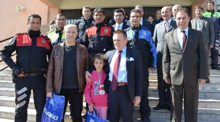S&ouml;ke Polisi Halka Ve &Ouml;ğrencilere Sıcak Elini Uzattı