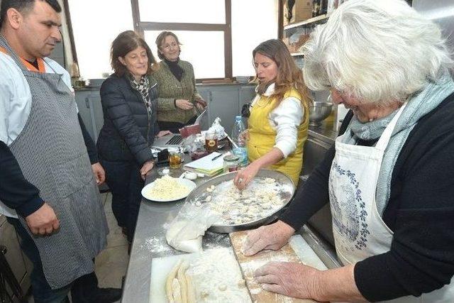 Foça Zeytindalı, İsviçreli Konuğunu Misafir Etti