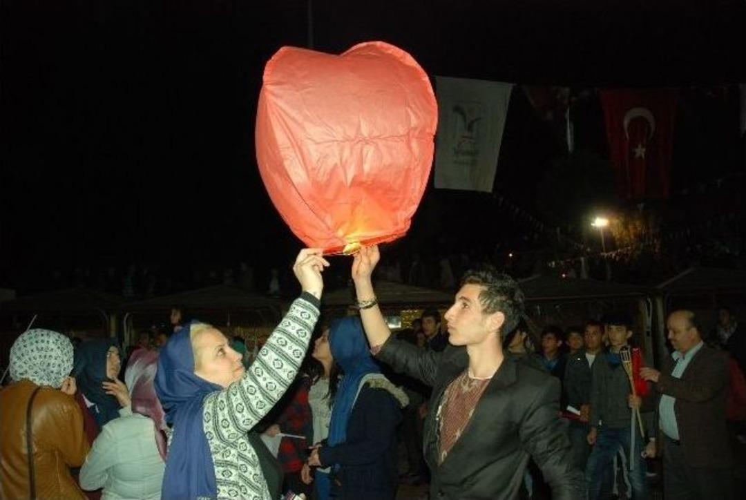 &Ccedil;anakkale Zaferi&rsquo;nin 100&rsquo;&uuml;nc&uuml; Yılında G&ouml;ky&uuml;z&uuml;ne 100 Fener