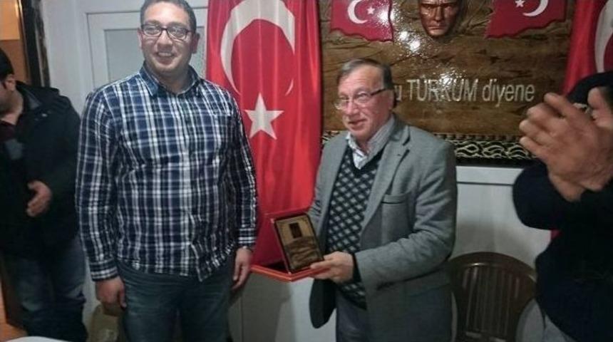 Didim 75 Gen&ccedil;lik&rsquo;ten Esnaf Odası Başkanına Teşekk&uuml;r Plaketi