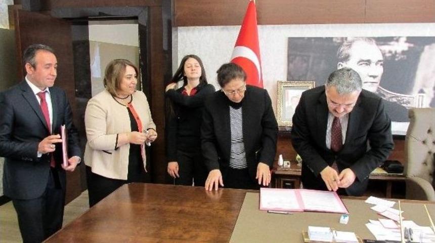 Aydın&rsquo;da Gen&ccedil;ler Yaşlılara Bakacak