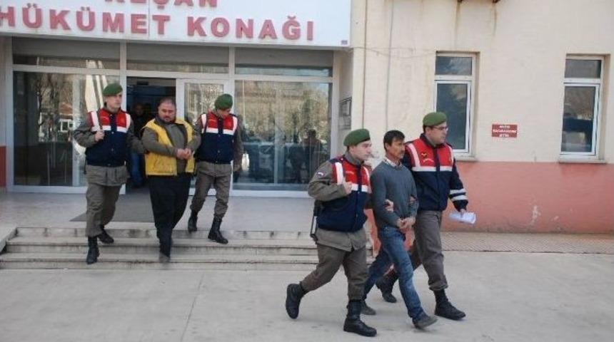 Yakalanacaklarını Anlayınca &Ccedil;aldıkları Ke&ccedil;ileri Kesip K&ouml;peklere Yedirmek İstediler