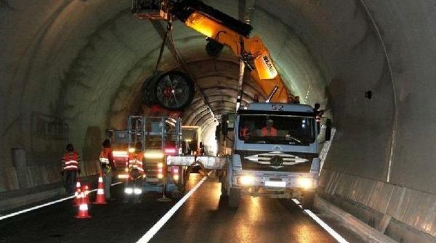 Bakan Elvan'ın A&ccedil;tığı T&uuml;nelin Fan Ve Acil Yardım Telefonları S&ouml;k&uuml;ld&uuml;