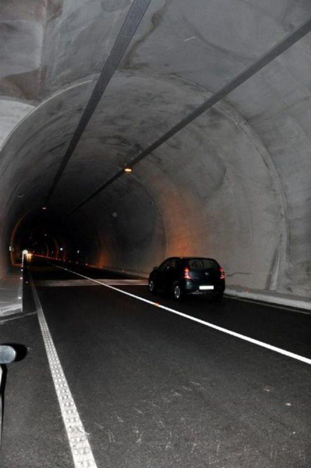 Bakan Elvan ın A&ccedil;tığı T&uuml;nelin Fan Ve Acil Yardım Telefonları S&ouml;k&uuml;ld&uuml; 1