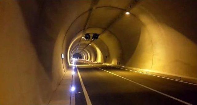 Bakan Elvan ın A&ccedil;tığı T&uuml;nelin Fan Ve Acil Yardım Telefonları S&ouml;k&uuml;ld&uuml; 2