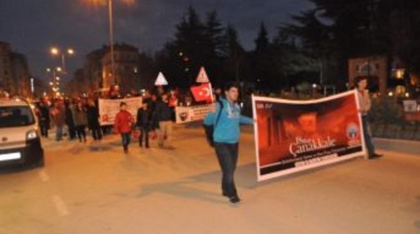 Boz&uuml;y&uuml;k&rsquo;te &rsquo;18 Mart Şehitlerimizi Anma Ve Sarı Paşa&rsquo; Y&uuml;r&uuml;y&uuml;ş&uuml;