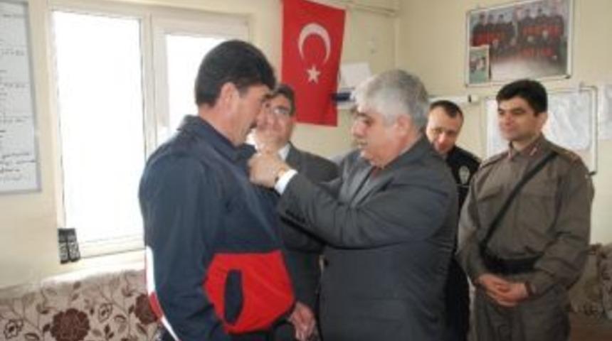 Sorgun Belediye Başkanı Şimşek İtfaiye Personelini &Ouml;d&uuml;llendirdi