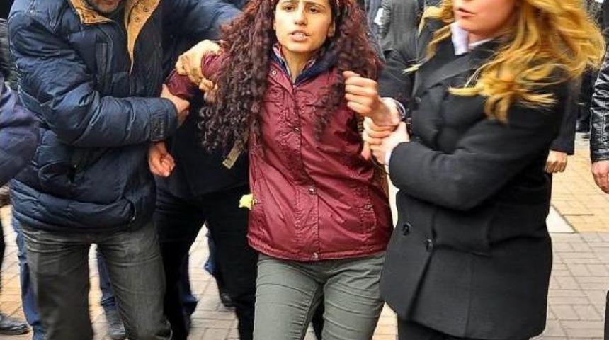 Ak Parti Binasına Yumurta Atan 3 &Ouml;ğrenci Serbest