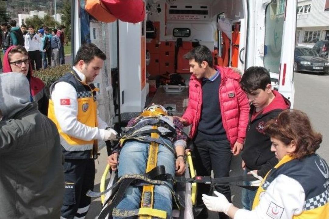 Liseli Gen&ccedil;lerin Motosiklet Macerası Kazayla Sonu&ccedil;landı