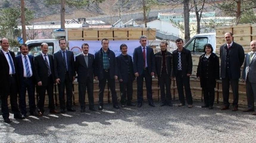 G&uuml;m&uuml;şhane&rsquo;de Arıcılara Organik Kovan Ve Balmumu Dağıtıldı