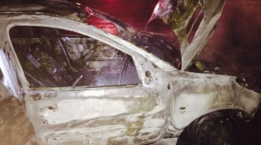 Yanan Otomobilden 13 Kilo Esrar &Ccedil;ıktı