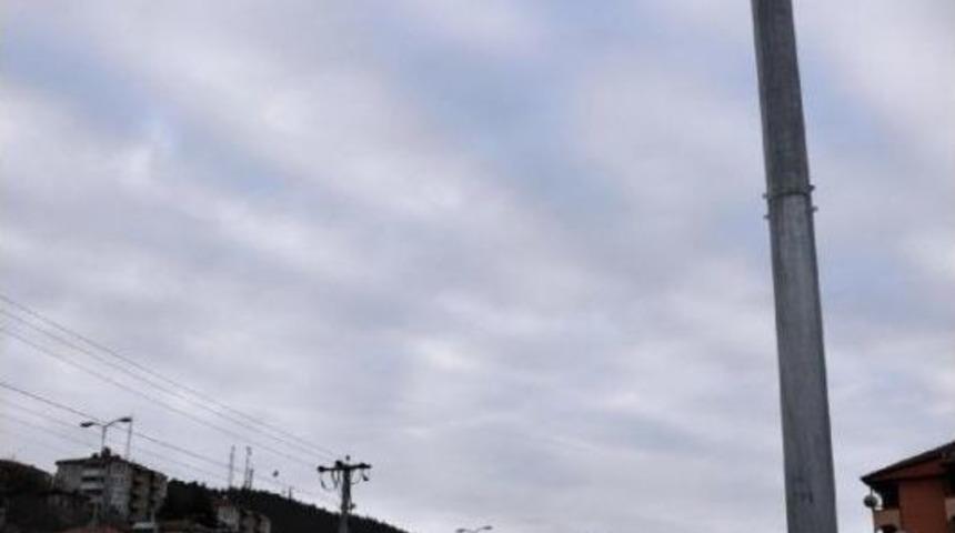 Reklam Tabelası G&ouml;r&uuml;n&uuml;ml&uuml; Baz Istasyonunu Mahalleli Engelledi