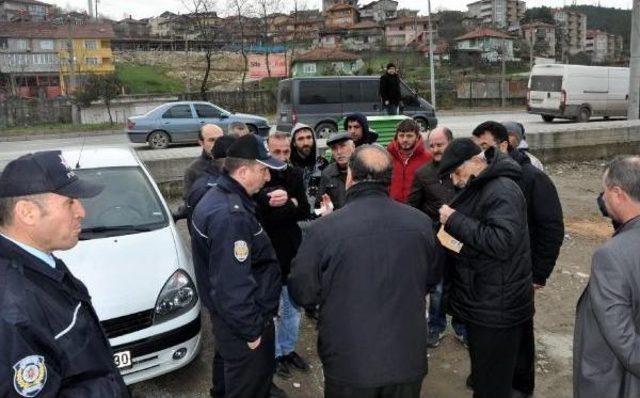 Reklam Tabelası Görünümlü Baz Istasyonunu Mahalleli Engelledi