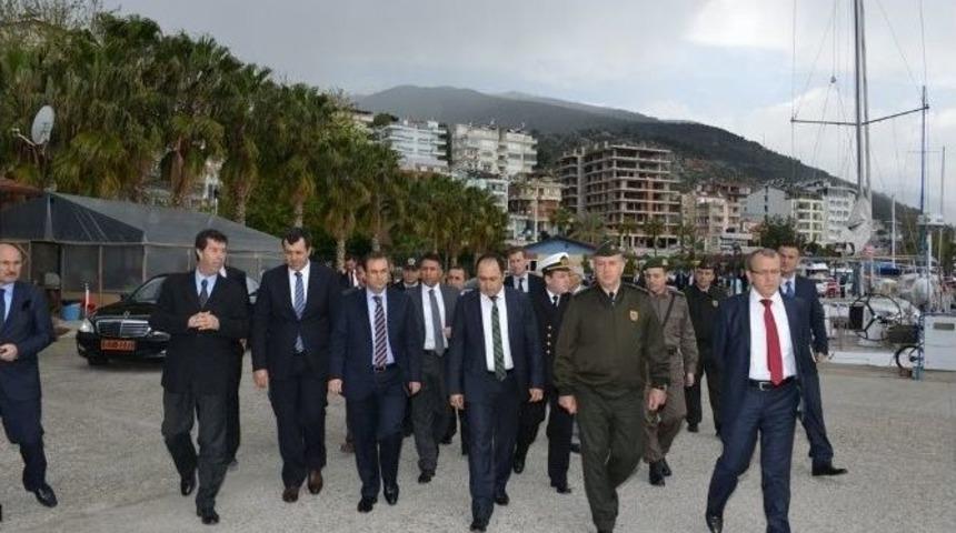 Vali T&uuml;rker Finike İl&ccedil;esini Ziyaret Etti