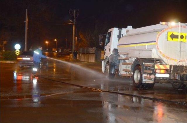 Kartepe’de Pazar Yerleri Temizlendi