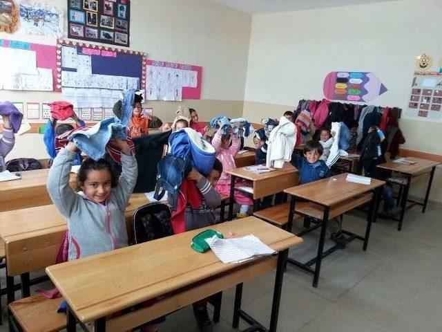 &Ouml;ğrencilere Giyim Ve Kırtasiye Yardımı 1