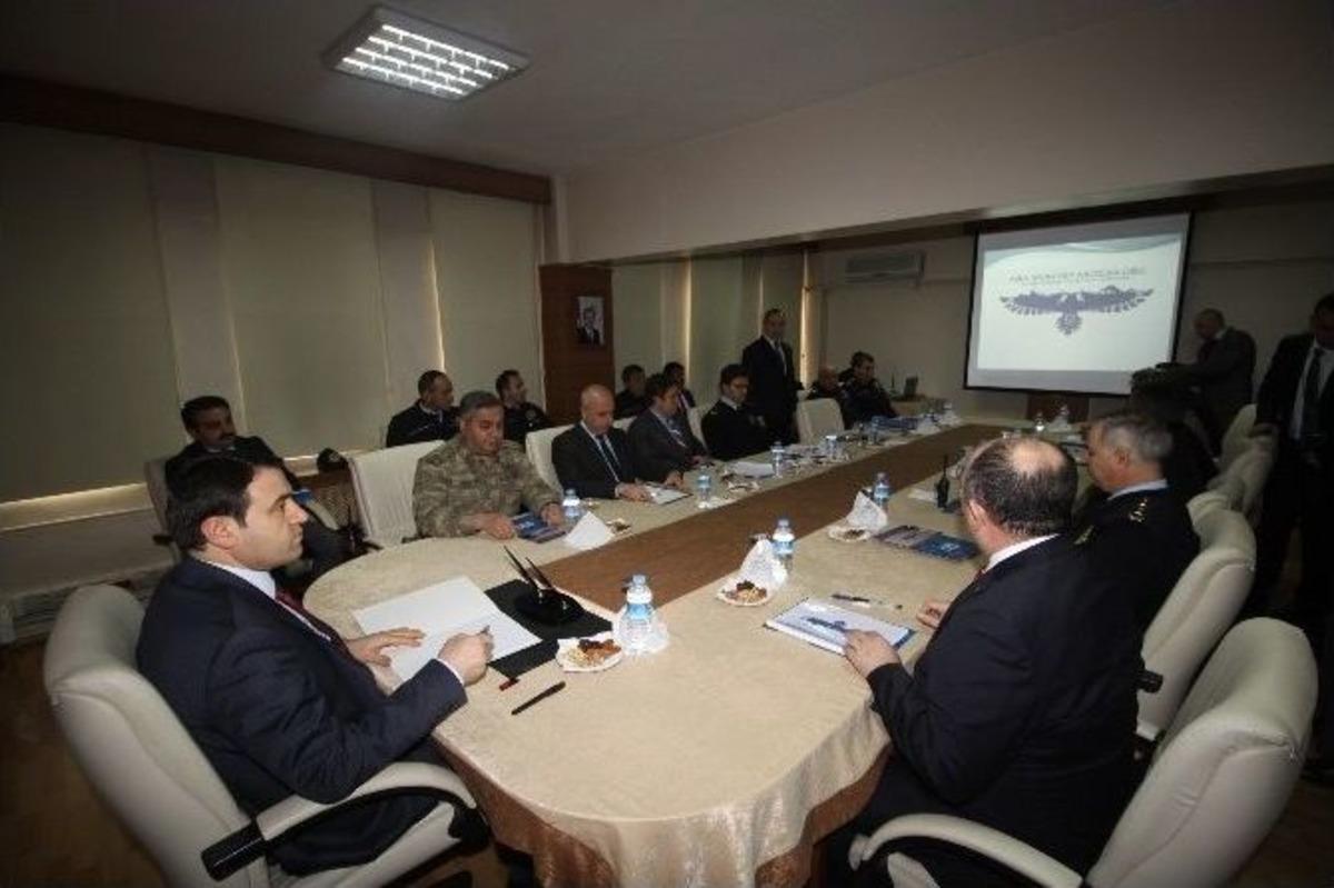 Vali Işın Brifing Aldı