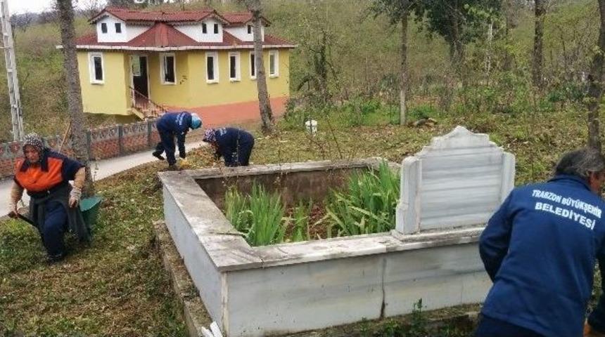 Trabzon B&uuml;y&uuml;kşehir T&uuml;m İl&ccedil;elerdeki Mezarlıkların Bakım Ve Onarımını Yapıyor