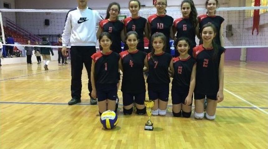 Boz&uuml;y&uuml;k M. Akif Ersoy Ortaokulu Takımı Voleybol Şampiyonasında 2&rsquo;nci Oldu