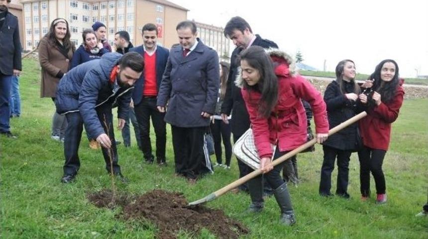 Şehitler İ&ccedil;in 100 Yıla 100 Fidan