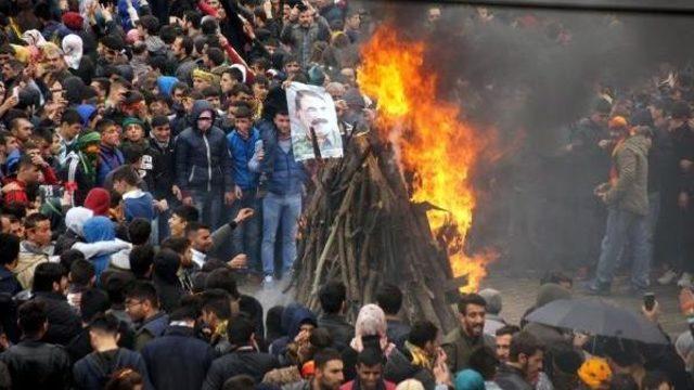 Şırnak'ta Nevruz Kutlamasında 4 Polis Ile 1 Çocuk Yaralandı