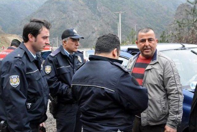 Karabük'te 2 Otomobil Çarpıştı: 3 Yaralı