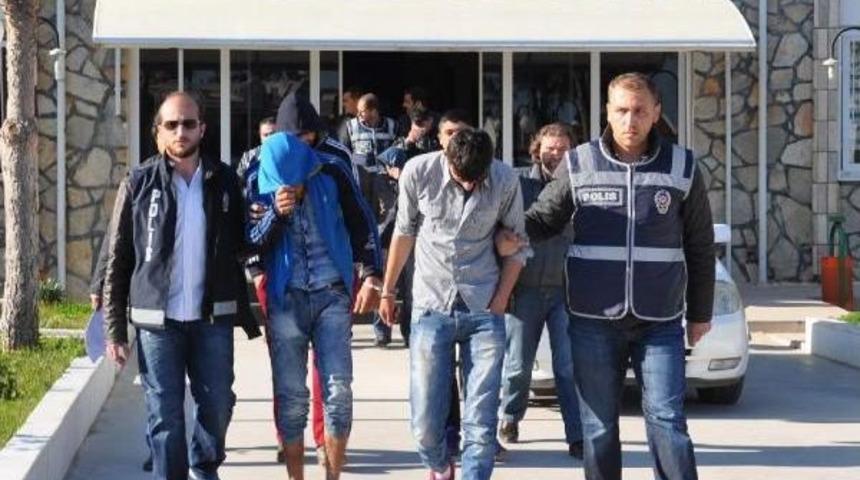 Didim'de, Insan Ka&ccedil;ak&ccedil;ılığı Ile Hırsızlığa 7 G&ouml;zaltı