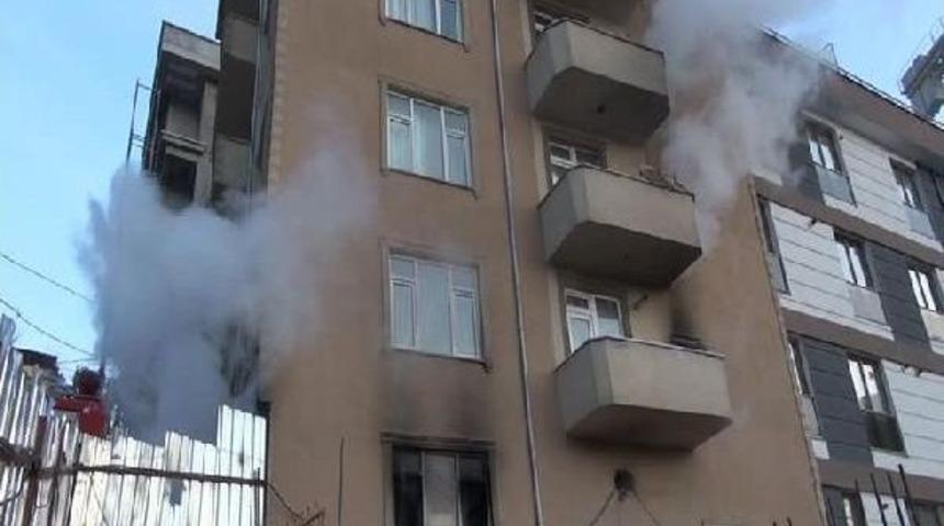 Kağıthane'de Yangın Paniği...