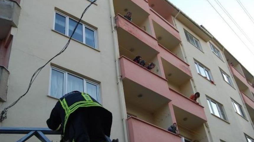 Yangın Vatandaşı Sokağa D&ouml;kt&uuml;